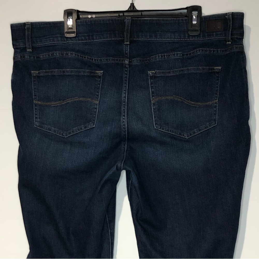 Lee Women’s Dark Blue Denim Mid Rise Capri Jeans Size 18W Medium - Picture 4 of 13